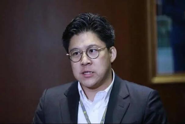 全网恭喜，45岁霍启刚再升职，级别有点高，打响反内卷第一枪