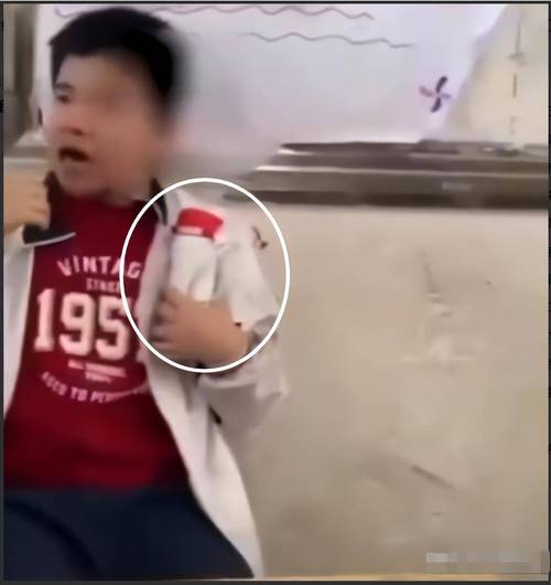 后续：被救后狼吞虎咽，家人连夜报警已做最坏打算，男孩已被接回