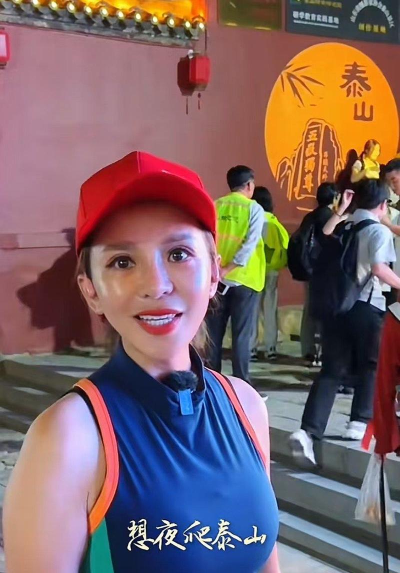 央视主持人朱迅游无锡惠山古镇，打卡马未都推荐的天下第二泉