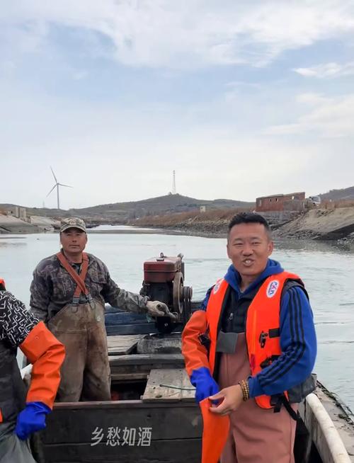 十岁少年勇闯大海！塑料船变打卡圣地，村民：他比广告管用！