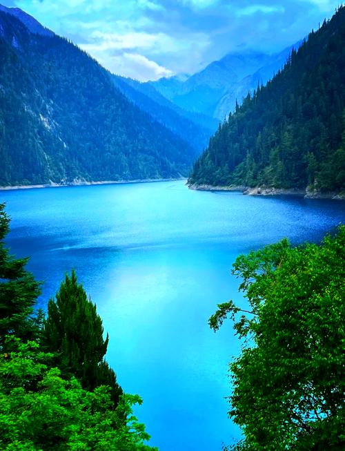 DeepSeek评出国内最值得去的十大景点，九寨沟第3，三峡无缘上榜