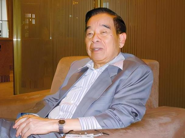 1995年49岁的特朗普来香港，怀中抱着位神秘的中国女人，她是谁？