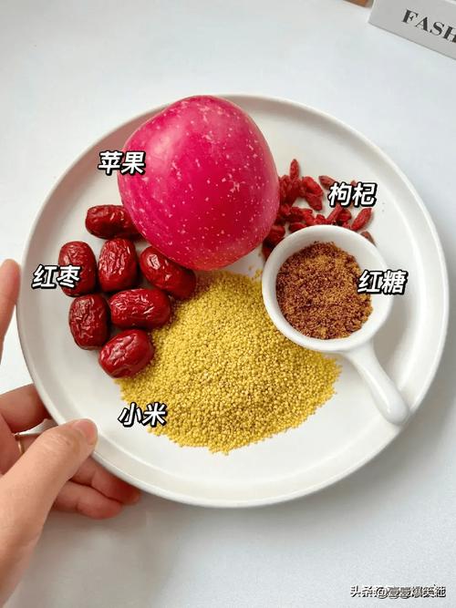 这种食物春天使劲吃，一清热毒，二补脾胃，三助睡眠，做法还多样