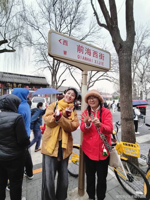 今天上午，北京大街上，一眼望不到头，人太多了吧