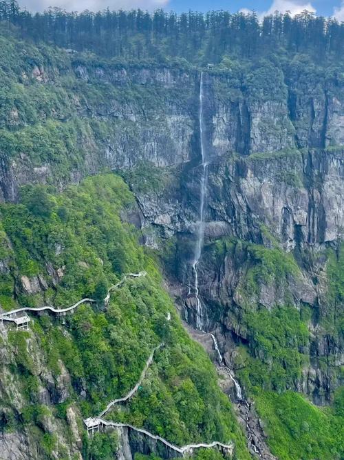 三天单人旅行,探秘一座不对外国人开放的小城，爬神秘桌山大瓦山