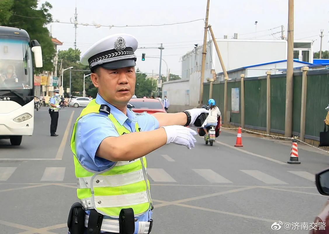 济南交警为生命接力