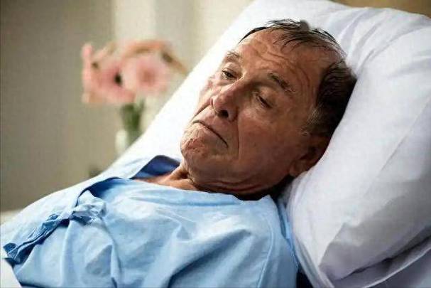 医生调查发现：脑梗塞患者若每天睡午觉，不出半年，或有4个变化