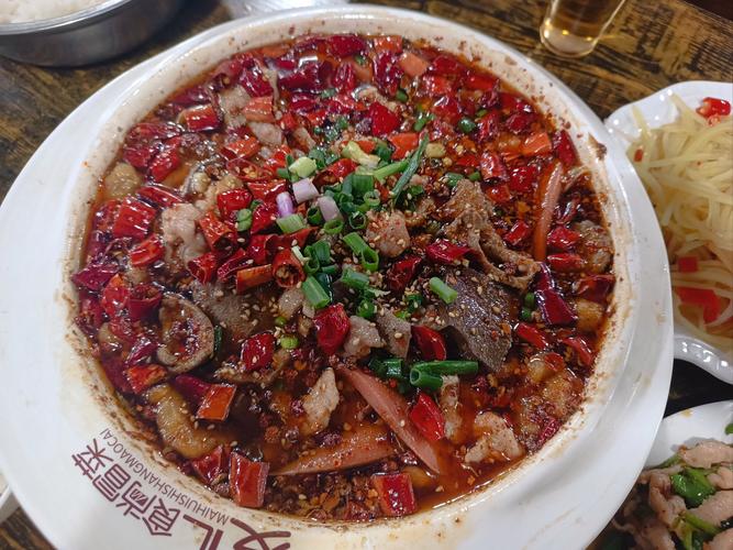 济南路边小饭馆，一盆毛血旺怼了1288元，看看里头都有啥？
