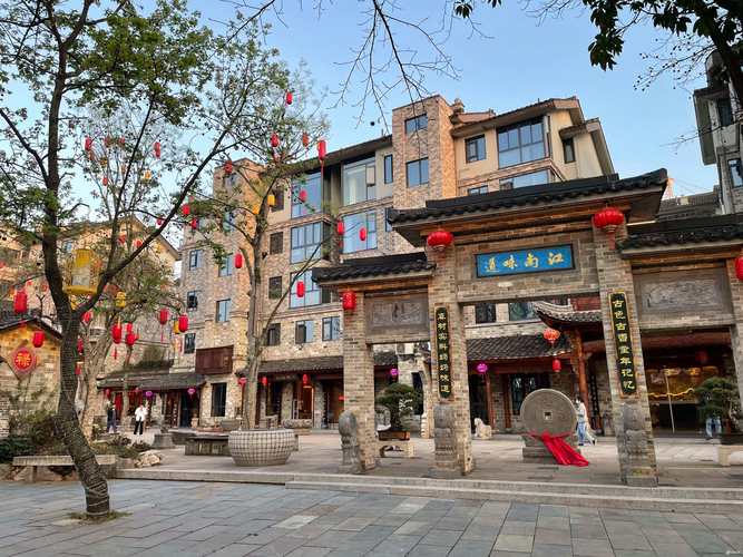 参观铜陵永泉小镇，人气旺，不过那里吃的面条量太少