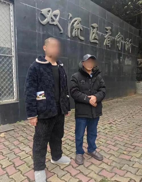 女童小区内被碾压身亡，肇事司机家属：将起诉特斯拉