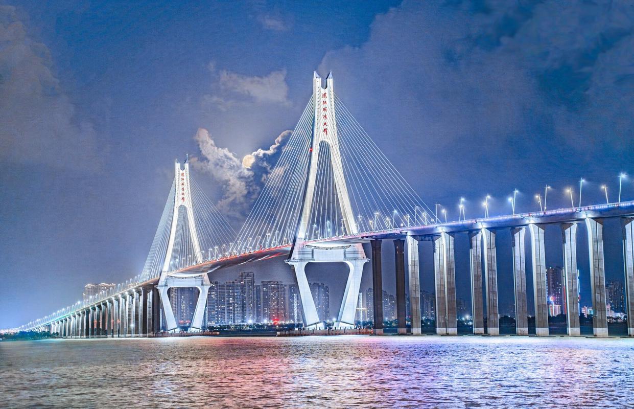 湛江海湾大桥要免费了，过桥不再看余额，只看晚霞和海岸线
