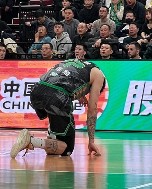 辽蓝伤情引发热议，背后真相竟如此！你怎么看？