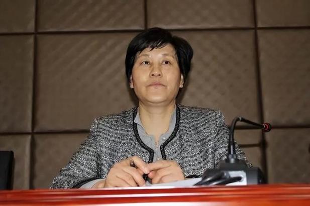 今日云南省一女厅官朱家美被查 长相老实敦厚却腐败 知法犯法很可恨