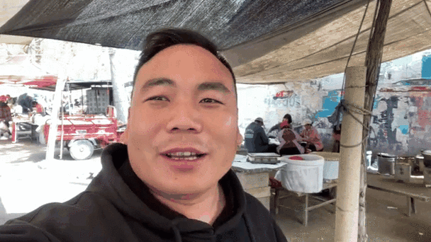 山东一肉摊卖“假肉”王某某、周某等17人被一锅端