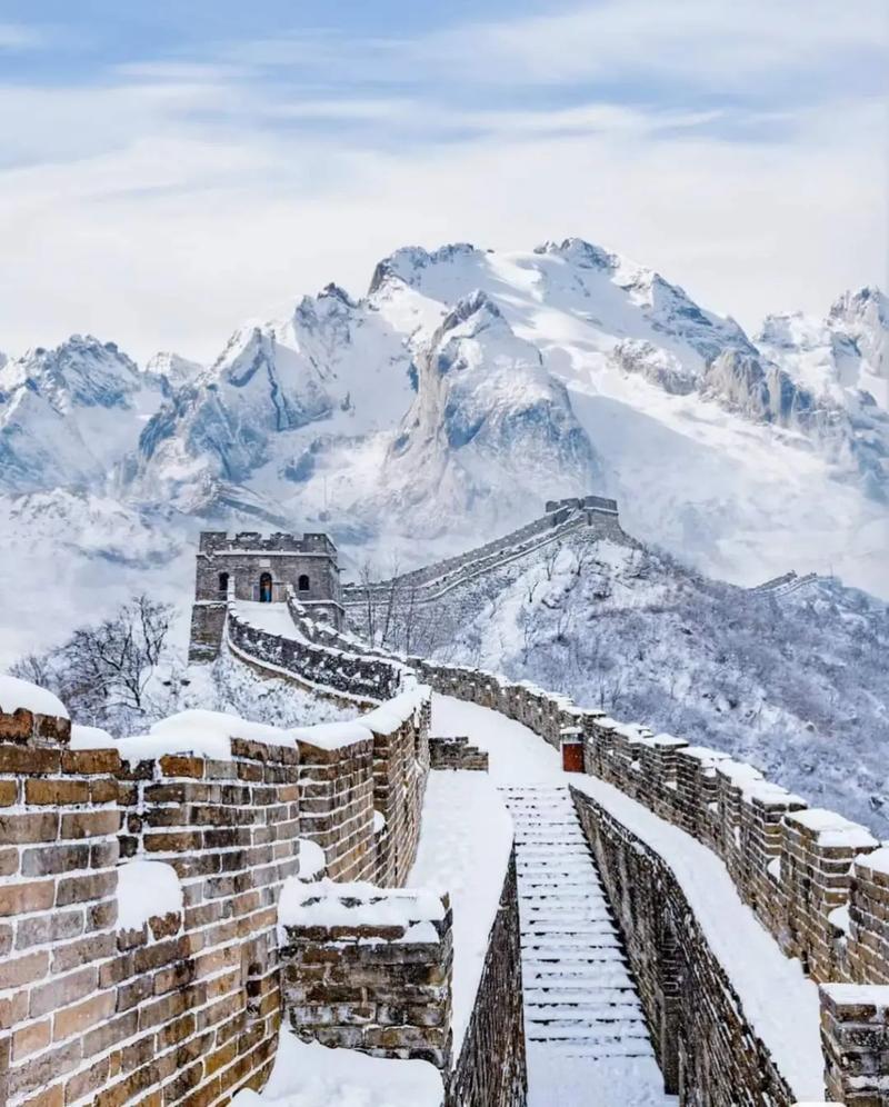 冬日边境风景，白雪皑皑，国门雄伟！