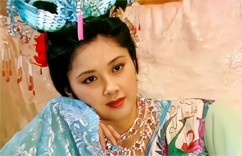 4月2号，最美女儿国国王”朱琳夜游洛邑古城，唐僧亲自恭迎接待