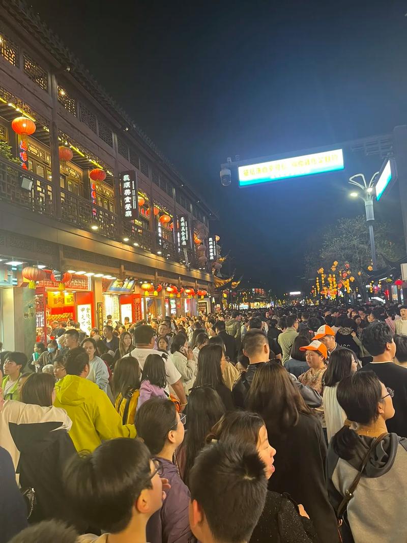 太疯狂！南京，挤爆了！