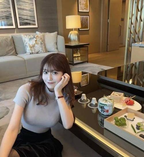95后女大学生卖肉爆红！一句"翘翘的"让全网破防，她凭什么这么火