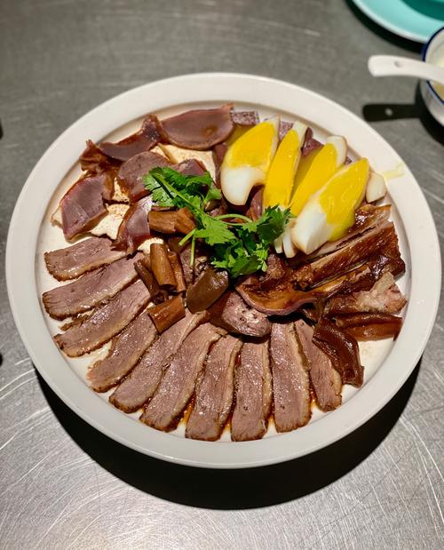 舌尖盛宴～烧鹅腊肠风味双拼盘