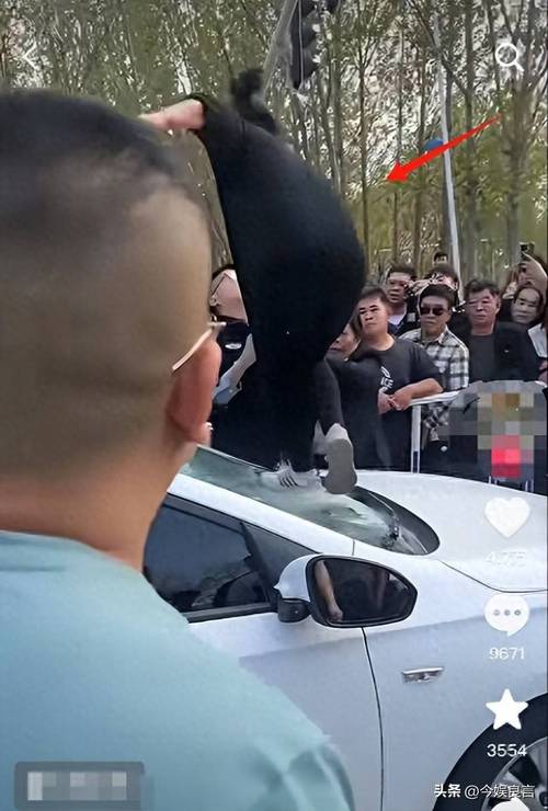 原配砸车撕衣服抓小三后续：小三正脸照流出后，恶心的一幕出现了