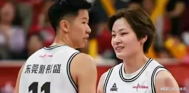东莞女篮夺冠！主教练兼球员黄思静最后1分钟将自己换下，坐替补席哭泣