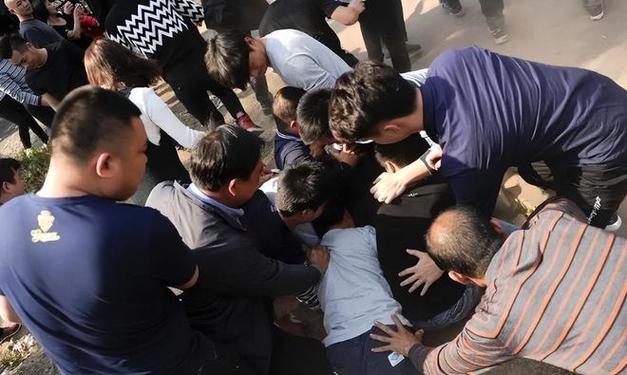后续！广东廉江一家三口被杀，孩子隔天才满2岁，更多细节曝光