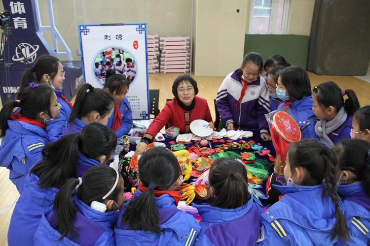 重庆荷花集团携手滨江四牌坊小学共筑非遗传承新未来！