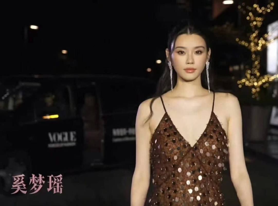 36岁奚梦瑶山东风筝节惊艳亮相！她和家人的甜蜜互动让人暖心！