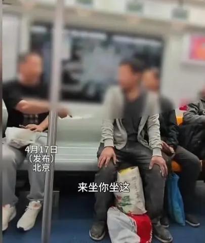 央视点名！北京61岁大爷疯狂辱骂农民工，身份被扒，难怪这么嚣张