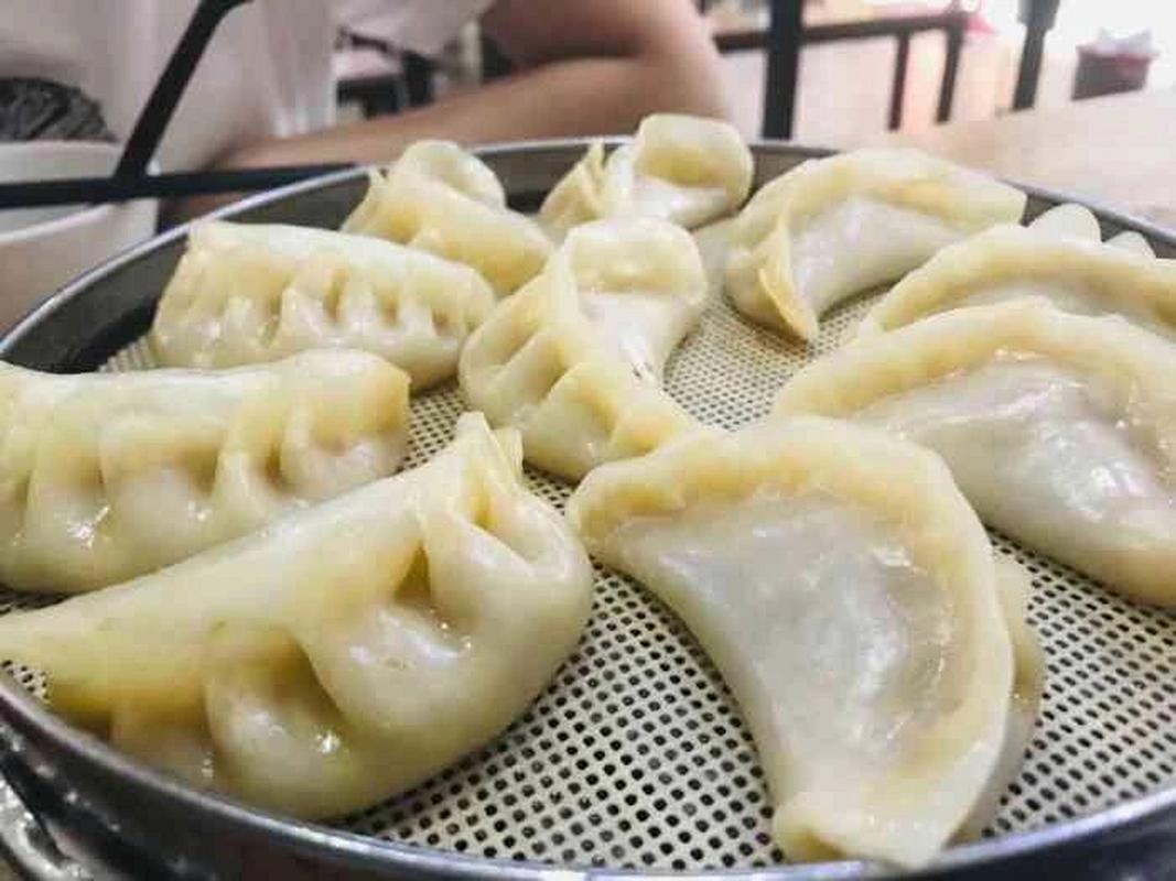 来当地必须吃烫面角，新安特色，有着上百年的历史