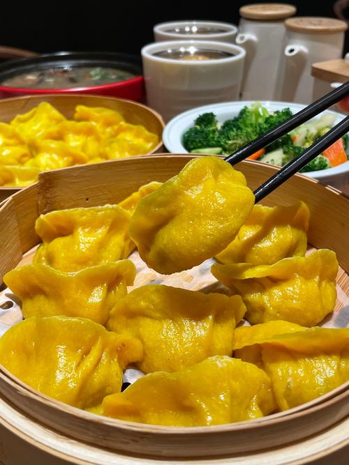 德国侄子第一次吃中国饺子激动的停不下来还想再来一盘
