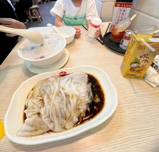 香港影帝戴金表嗦肠粉！30元吃4道菜惊呆网友：香港奶茶都买不到