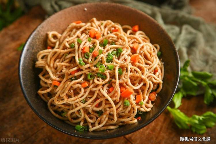 热干面做法与配方：热干面的碱水面条怎么做？揭秘文食肆供应链
